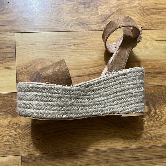 PLT Platform Sandals - Picture 3 of 3